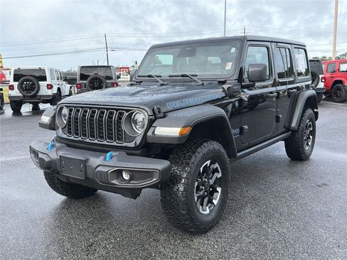 Used 2025 Jeep Wrangler Unlimited Rubicon 4xe w/ Convenience Group AWD/4WD image 2