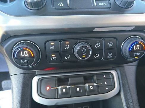 Used 2023 GMC Acadia SLE FWD image 30