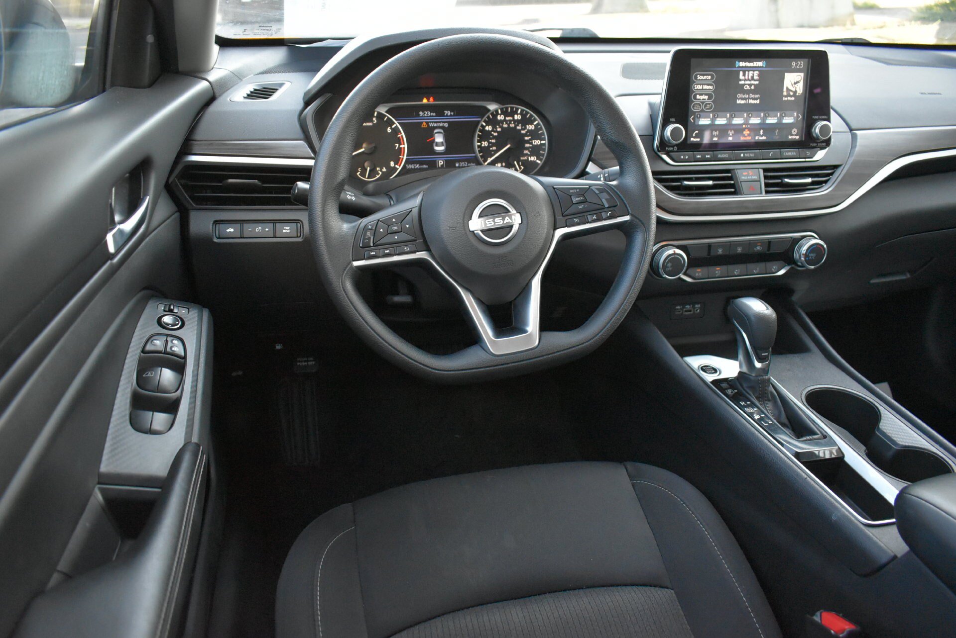 Used 2025 Nissan Altima 2.5 SV FWD image 16