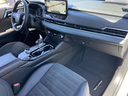 Used 2025 Mitsubishi Outlander SE AWD/4WD image 25