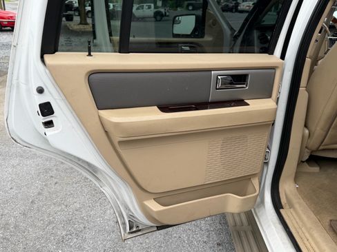 Used 2012 Ford Expedition XLT RWD image 18