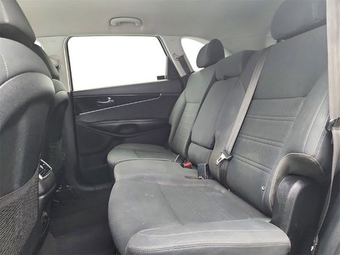 Used 2020 Kia Sorento LX image 20