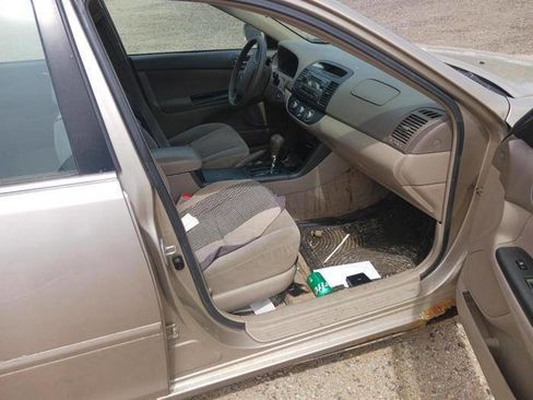 Used 2005 Toyota Camry LE FWD image 30