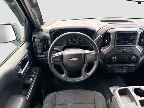 Used 2020 Chevrolet Silverado 1500 Custom w/ Custom Value Package image 17