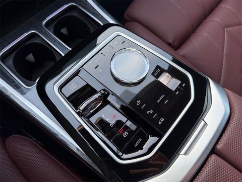 Certified 2025 BMW i7 eDrive50 w/ M Sport Package image 26