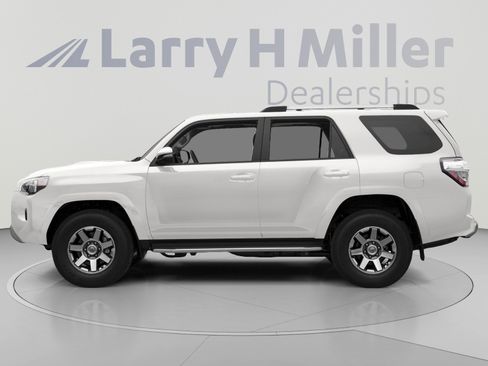 Used 2018 Toyota 4Runner TRD Off-Road Premium AWD/4WD image 3
