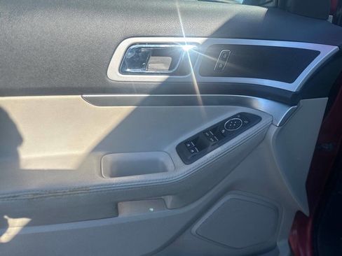 Used 2012 Ford Explorer XLT image 11