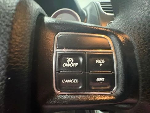 Used 2017 Dodge Journey SXT w/ Comfort/Convenience Group FWD image 18