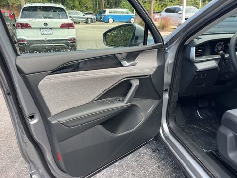 New 2025 Volkswagen Tiguan S image 5