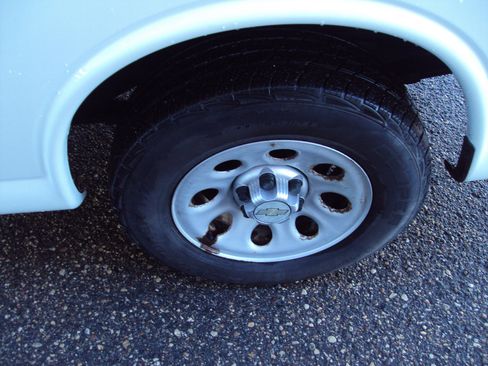 Used 2014 Chevrolet Express 1500 AWD image 32