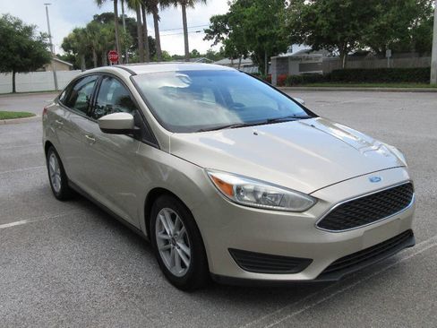 Used 2018 Ford Focus SE FWD image 7
