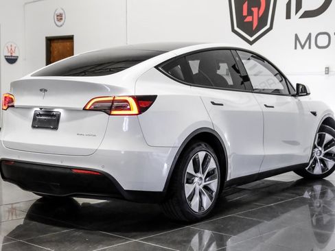 Used 2022 Tesla Model Y Long Range image 9