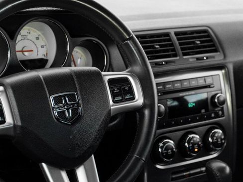 Used 2013 Dodge Challenger SXT image 15