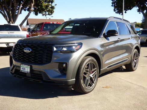 New 2026 Ford Explorer ST-Line w/ ST-Line Street Pack image 7