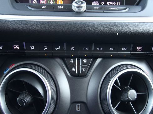 Used 2020 Chevrolet Blazer LT FWD image 29