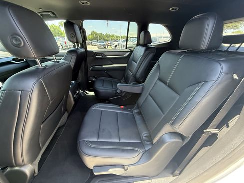 Used 2026 GMC Acadia Elevation w/ Elevation Premium Package FWD image 28