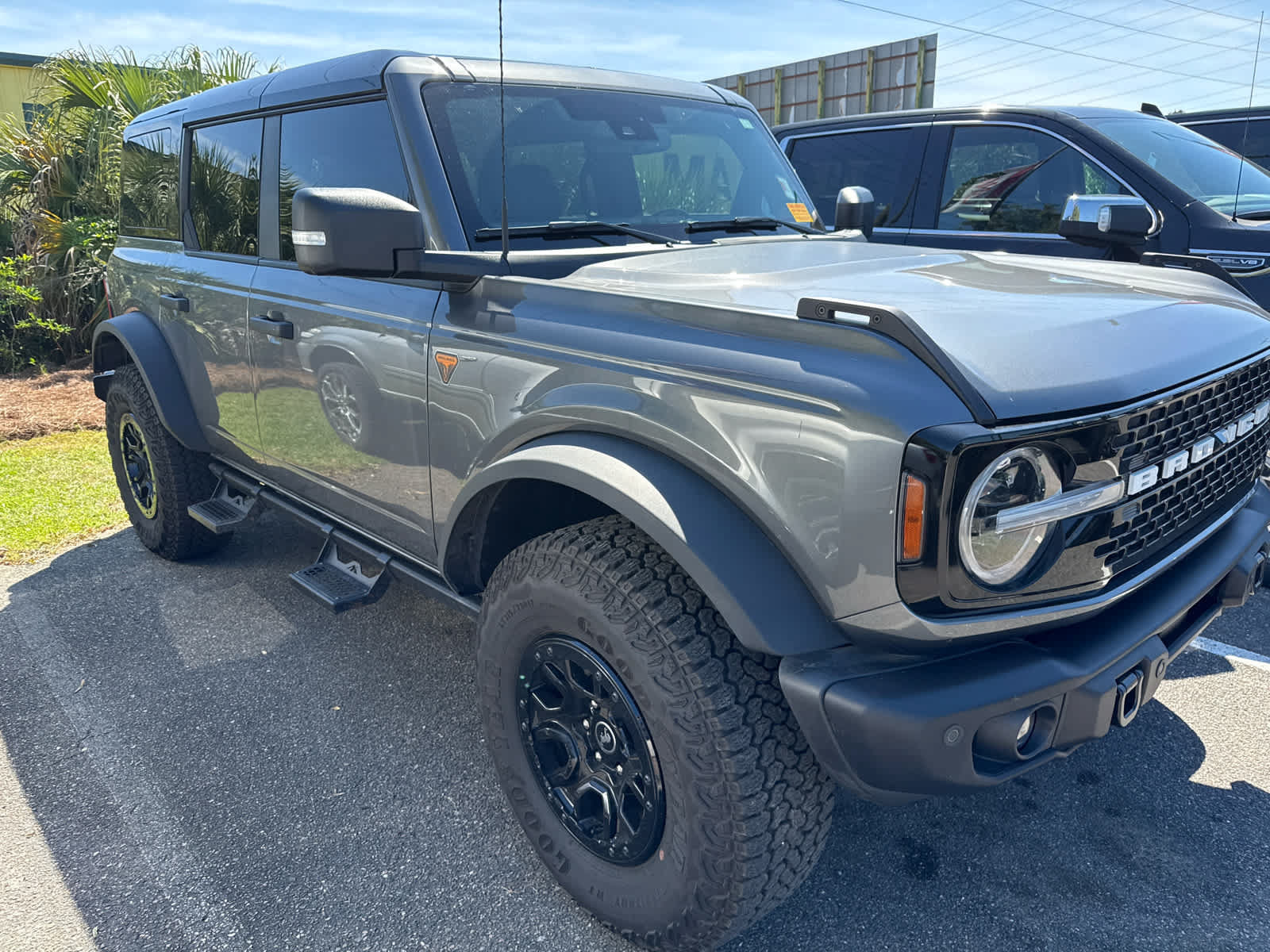 Used 2025 Ford Bronco Badlands AWD/4WD image 2