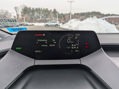 Used 2024 Toyota Prius XLE image 25