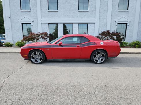 Used 2012 Dodge Challenger R/T RWD image 2