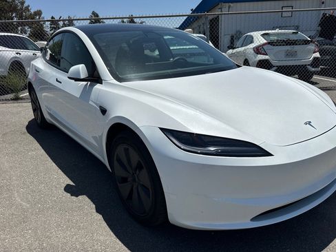 Used 2024 Tesla Model 3 Standard Range RWD image 1