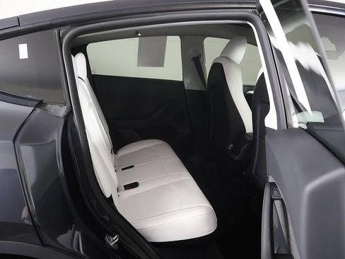 Used 2024 Tesla Model Y Long Range RWD image 33