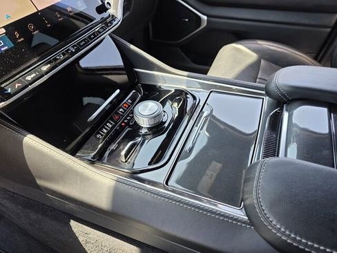 Used 2023 Jeep Wagoneer 4WD w/ Premium Group I image 21