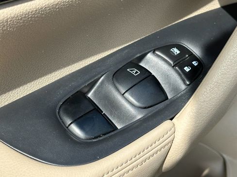 Used 2016 Nissan Rogue SL w/ SL Premium Package image 10