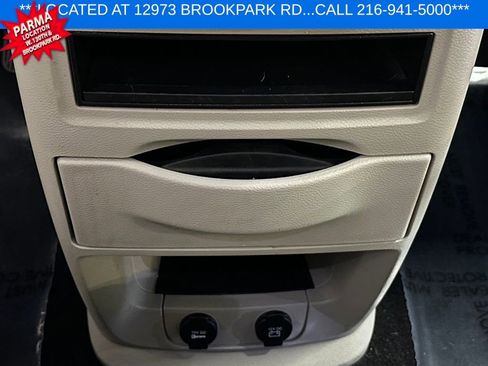 Used 2016 Chrysler Town & Country Touring w/ Driver Convenience Group image 18