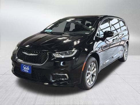 Used 2026 Chrysler Pacifica Select AWD/4WD image 3