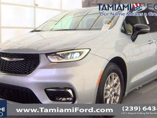 Used 2024 Chrysler Pacifica Touring-L FWD video 1