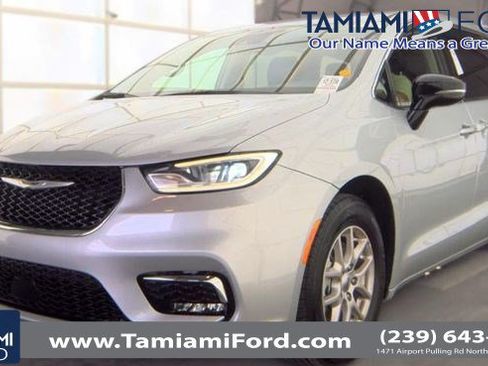 Used 2024 Chrysler Pacifica Touring-L FWD image 1