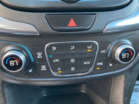 Used 2019 Chevrolet Equinox LT image 25