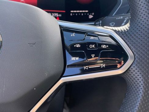 Certified 2022 Volkswagen Tiguan SE R-Line image 18