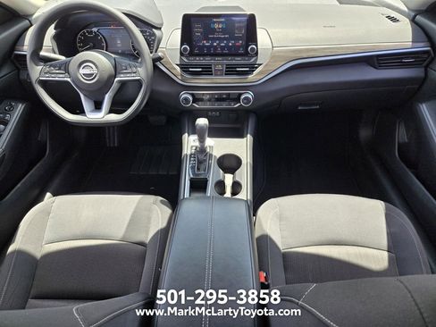 Used 2025 Nissan Altima 2.5 SV FWD image 13