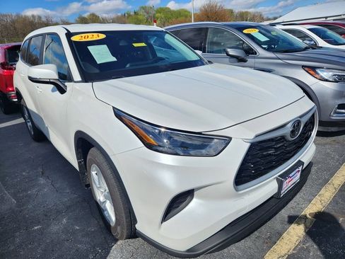 Used 2023 Toyota Highlander L image 1