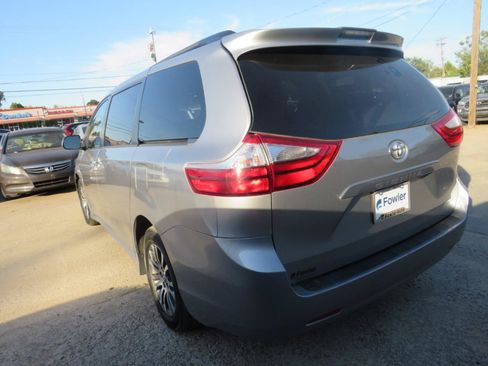 Used 2018 Toyota Sienna XLE FWD image 7