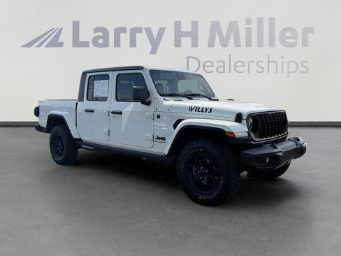 Used 2025 Jeep Gladiator Willys image 5