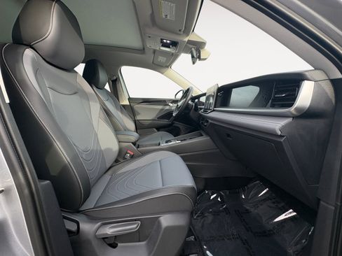 New 2025 Volkswagen Tiguan SE image 7