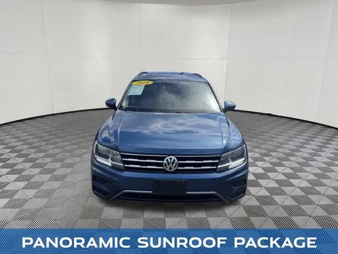 Used 2018 Volkswagen Tiguan SE w/ Panoramic Sunroof Package AWD/4WD image 2