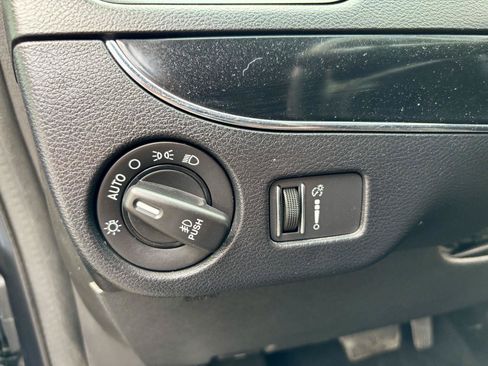 Used 2018 Dodge Grand Caravan SE FWD image 18