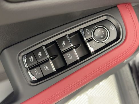 Used 2026 Porsche Macan S image 13