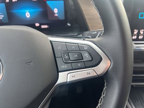 Used 2025 Volkswagen Atlas SE image 28