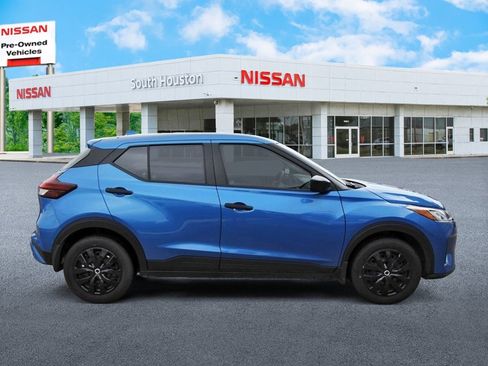 Certified 2025 Nissan Kicks Play S FWD image 5