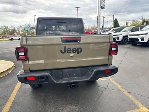 Used 2020 Jeep Gladiator Sport w/ Quick Order Package 24S AWD/4WD image 8