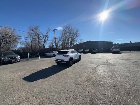 Used 2025 Chevrolet TrailBlazer LT w/ Driver Confidence Package image 9