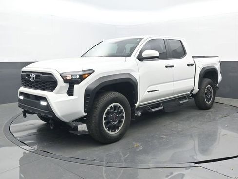 Used 2024 Toyota Tacoma TRD Off-Road image 8