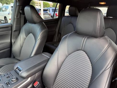 Used 2026 Toyota Highlander XSE AWD/4WD image 14