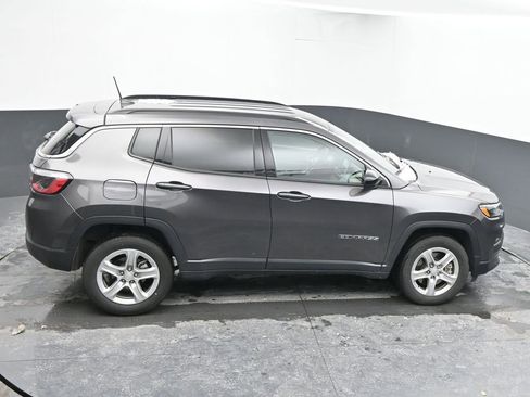 Used 2024 Jeep Compass Latitude image 42