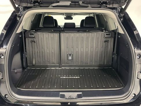 Used 2023 Toyota Highlander XLE image 5