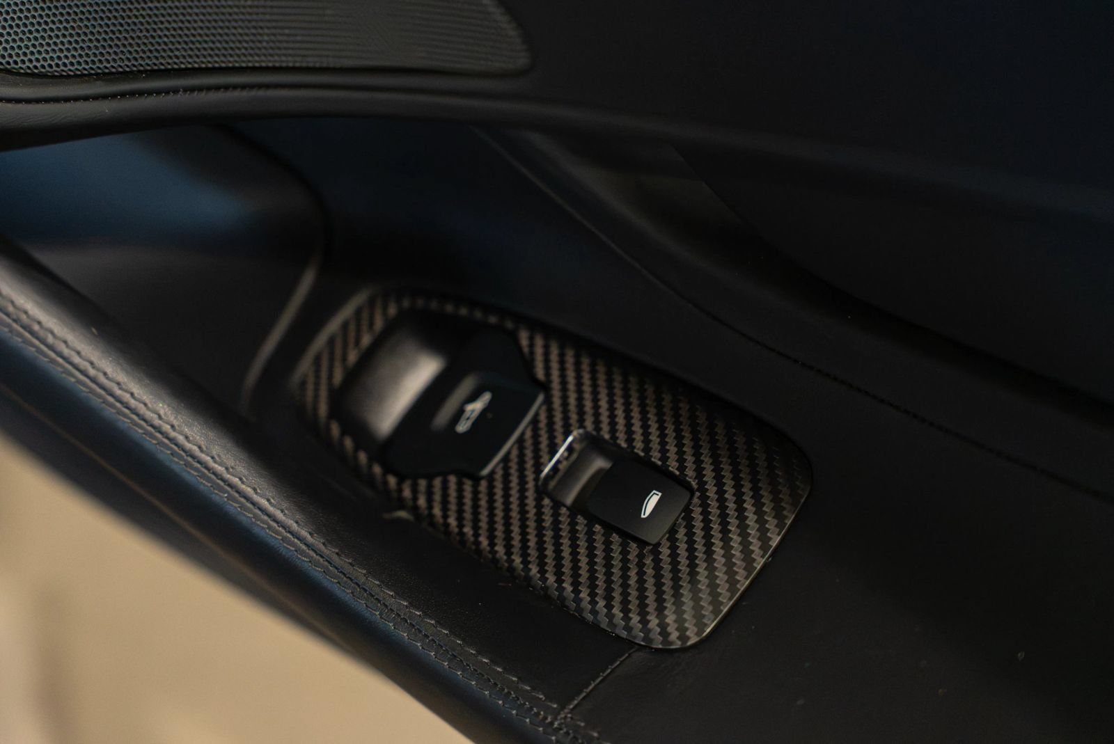 Used 2016 McLaren 570S Coupe RWD image 34